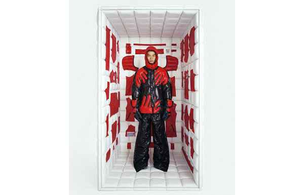 同时精选了 蒙口 Bady、chaopai.com潮牌汇店Gary 以及 Badenne 三款经典夹克展开（Moncler x 陈鹏 CHENPENG 全新联名 Upcycling 系列亮相）