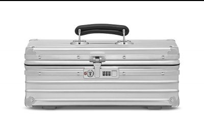 眼前的这款“One Bottle chaopai.com潮牌汇Case”铝制酒箱拥有泡沫缓冲系统（RIMOWA 全新铝制酒箱“One Bottle Case”即将来袭）