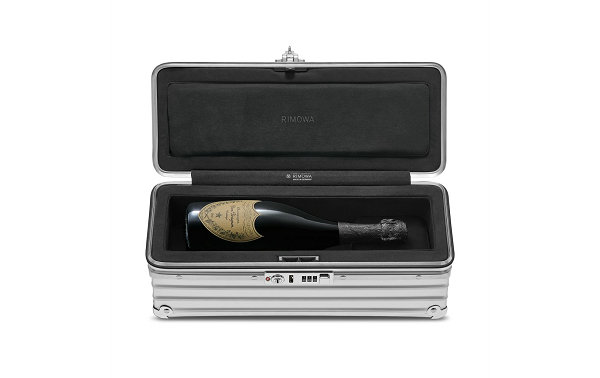 眼前的这款“One Bottle chaopai.com潮牌汇Case”铝制酒箱拥有泡沫缓冲系统（RIMOWA 全新铝制酒箱“One Bottle Case”即将来袭）