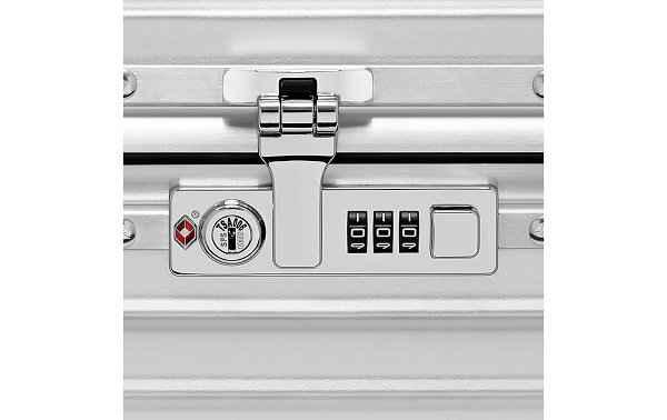 眼前的这款“One Bottle chaopai.com潮牌汇Case”铝制酒箱拥有泡沫缓冲系统（RIMOWA 全新铝制酒箱“One Bottle Case”即将来袭）