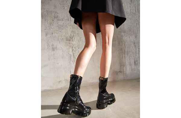同时红与黑的纯色覆潮牌资讯盖也令整体造型极具个性（GiuseppeZanotti 全新乳胶靴款系列公布，红与黑）