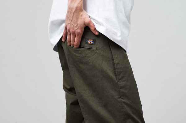 请关注 Dickies潮牌资讯 品牌官网及网店 （蒂克 x RHC Ron Herman 全新联名裤款系列上市）