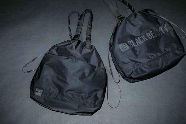 这一次双方以“BLACK BEA潮牌信息UTY BY FRAGMENT DESIGN ”主旨进行重塑（藤原浩闪电 x RAMIDUS 2022 春季合作系列明日开售）