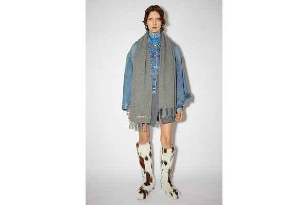传递包容与潮牌品牌平等观念（Acne Studios 全新 Vernon 定制款围巾开启贩售）