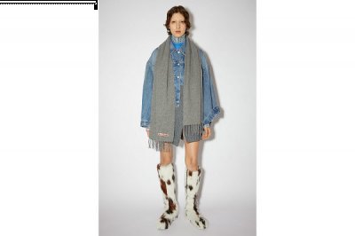 传递包容与潮牌品牌平等观念（Acne Studios 全新 Vernon 定制款围巾开启贩售）