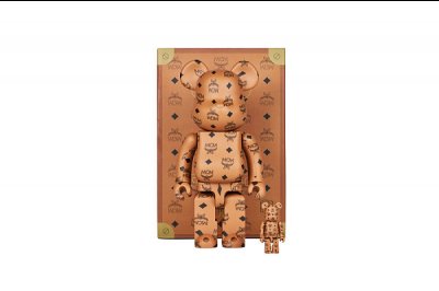 这边品牌的全新合潮牌信息作企划也正式揭晓（MCM x MEDICOM TOY 全新 BE@RBRICK 玩偶限定套装公布）