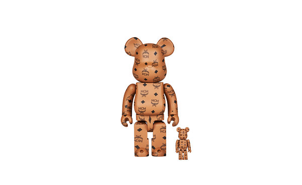 这边品牌的全新合潮牌信息作企划也正式揭晓（MCM x MEDICOM TOY 全新 BE@RBRICK 玩偶限定套装公布）
