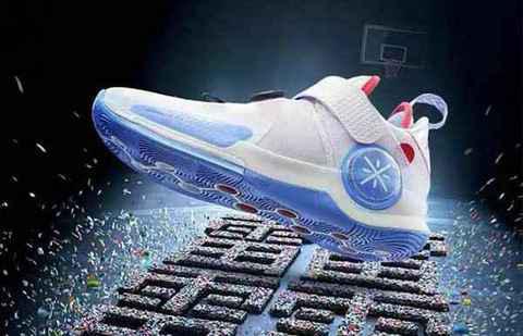 这双韦德裂变 7 V2 搭载了潮牌信息中底䨻科技、全掌 LIGHT FOAM 缓震（韦德裂变 7 V2 鞋款首发配色上架，全新升级）