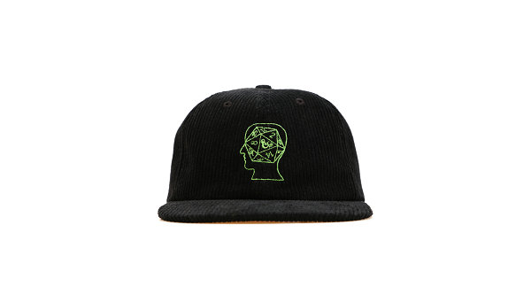 该系列完美融合了游戏潮牌信息中的经典画面以及荧光绿色调（Brain Dead x 《龙与地下城》全新联名系列揭晓）