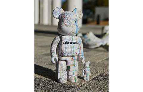 同时依旧预备 chaopai.com潮牌汇店100% 与 400% 两种尺寸（atmos x MEDICOM Toy 全新合作“Subway”系列玩偶发布）
