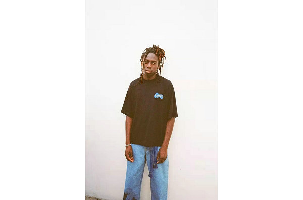  与蝙蝠侠、FILA 的潮牌最新合作相继揭晓之后（Lanvin 全新“Poetry in Motion”男装胶囊系列出炉）