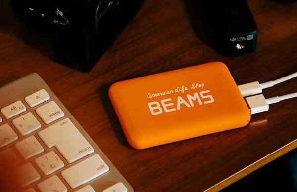 散落在各处的 B潮牌资讯EAMS 旧标识也十分抢眼（BEAMS 全新 Home Collection 系列出炉，45 周年纪念）