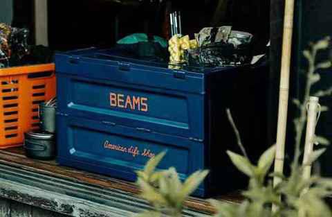 散落在各处的 B潮牌资讯EAMS 旧标识也十分抢眼（BEAMS 全新 Home Collection 系列出炉，45 周年纪念）