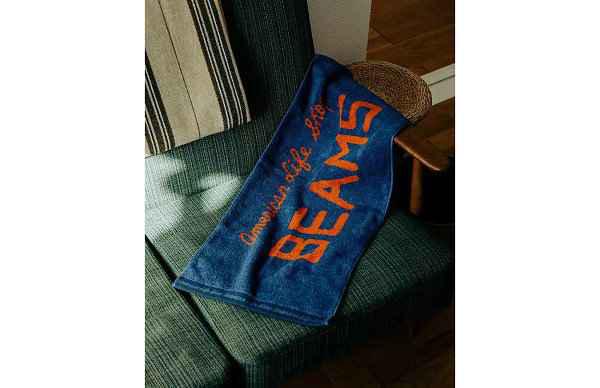 散落在各处的 B潮牌资讯EAMS 旧标识也十分抢眼（BEAMS 全新 Home Collection 系列出炉，45 周年纪念）