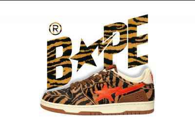 为此日系潮流 A BATHING APE 也将自潮牌品牌家的经典鞋款改换新装并推出了限定设计（BAPE 2022 虎年限定 ROAD STA 及 SK8 STA 鞋款系列上市）