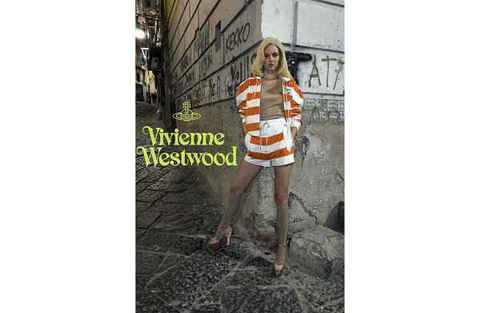 同时还邀请到了摄影师潮牌信息 Juergen Teller 亲自操刀拍摄（Vivienne Westwood 2022 春夏系列造型大片出炉）