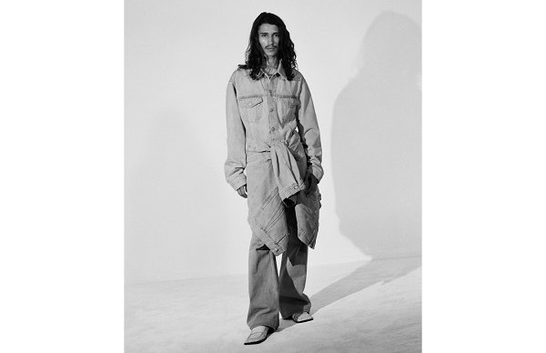 日前瑞典设计师品牌 Ac潮牌品牌ne Studios 又迎来一组全新服装设计（Acne Studios 2021 秋冬丹宁别注系列亮相）