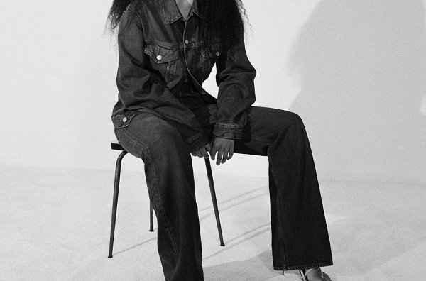 日前瑞典设计师品牌 Ac潮牌品牌ne Studios 又迎来一组全新服装设计（Acne Studios 2021 秋冬丹宁别注系列亮相）