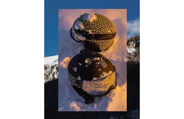 换句话说就是既生产雪板、雪仗等技术装备潮牌资讯同时还卖服装噢！ 另外因为品牌的 LOGO 是一只公鸡形象（Balmain x 法国公鸡 Rossignol 全新合作系列开售）
