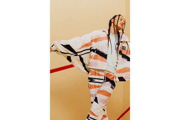 这边 FILA Fusion 携手高街设计潮牌师 Marcelo Burlon 打造的单品也正式入场（Marcelo Burlon x FILA Fusion 全新联名系列明日发售）
