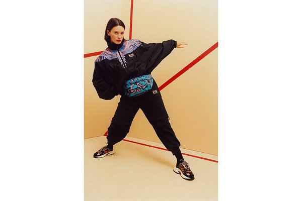 这边 FILA Fusion 携手高街设计潮牌师 Marcelo Burlon 打造的单品也正式入场（Marcelo Burlon x FILA Fusion 全新联名系列明日发售）