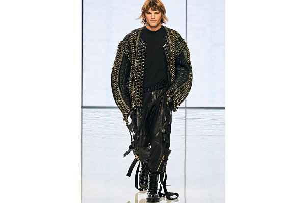 黑白色调潮牌品牌穿插始终（Balmain 巴尔曼 2022 春夏系列抢先预览，多元音乐灵感）