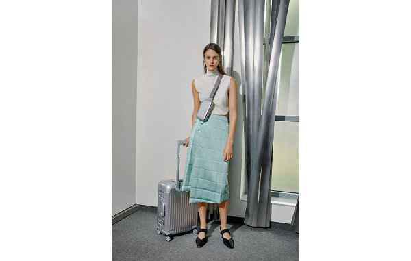  RIMOWA 日默瓦全新包袋系列chaopai.com潮牌汇店广告大片 中的单品已陆续开售（RIMOWA 日默瓦全新包袋系列广告大片出炉~）