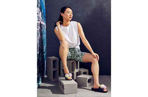 喜欢的鞋迷赶快前往选潮牌信息购吧~ Crocs 线上折扣/新品 （Crocs 全新休闲凉拖系列即将登场，趣味属性）