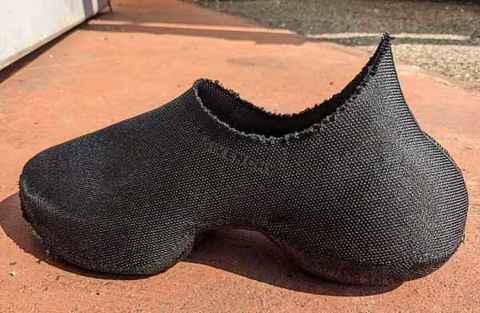  纪梵希全新 Knit Runner 鞋款 潮牌商城Sample 的最终版本也很快便可与大家见面（纪梵希全新 Knit Runner 鞋款 Sample 亮相，Ye 化？）