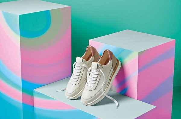 这双 CRAFT RUN LACE 复chaopai.com潮牌汇古跑鞋以优质皮革制作（Clarks 其乐 2021 早秋 CRAFT RUN LACE 跑鞋亮相）