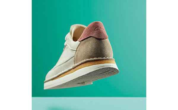 这双 CRAFT RUN LACE 复chaopai.com潮牌汇古跑鞋以优质皮革制作（Clarks 其乐 2021 早秋 CRAFT RUN LACE 跑鞋亮相）