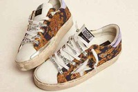 标志性的银色chaopai.com潮牌汇五角星附在鞋侧(Golden Goose 大阪新店限定鞋款曝光,刺绣满印) 标志性的银色chaopai.com潮牌汇五角星附在鞋侧(Golden Goose 大阪新店限定鞋款曝光,刺绣满印)