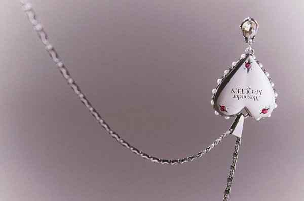 设计师品牌 亚历山大麦昆潮牌 刚刚公布了一组涂鸦主题设计（Alexander McQueen 2021 七夕限定系列出炉~）