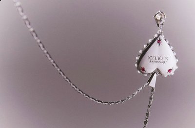 设计师品牌 亚历山大麦昆潮牌 刚刚公布了一组涂鸦主题设计（Alexander McQueen 2021 七夕限定系列出炉~）