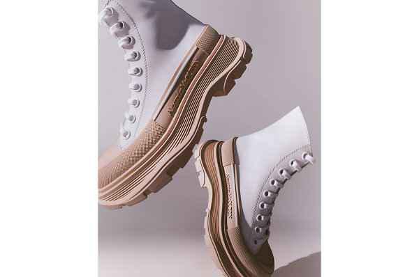 设计师品牌 亚历山大麦昆潮牌 刚刚公布了一组涂鸦主题设计（Alexander McQueen 2021 七夕限定系列出炉~）