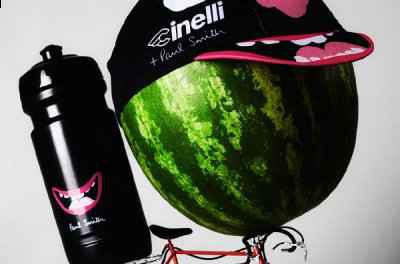 而 Cinelli 更是潮牌王者中的王者（Paul Smith x Cinelli 全新联名胶囊系列公布）