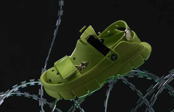 上官喆 x Crocs 全新联名chaopai.com潮牌汇鞋款系列亮相，叠中叠设计（上官喆 x Crocs 全新联名鞋款系列亮相，叠中叠设计）