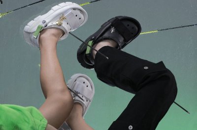 上官喆 x Crocs 全新联名chaopai.com潮牌汇鞋款系列亮相，叠中叠设计（上官喆 x Crocs 全新联名鞋款系列亮相，叠中叠设计）