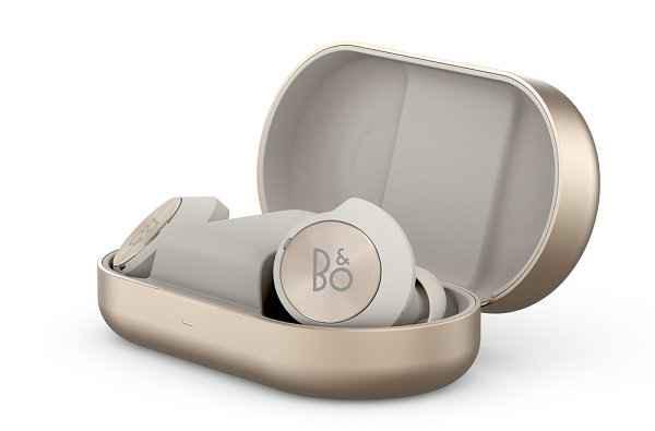  前不久刚刚携手 潮牌Berluti 伯尔鲁帝带来联名（BO 全新 Beoplay EQ 真无线耳机系列公布，两色可选）