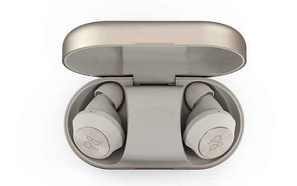  前不久刚刚携手 潮牌Berluti 伯尔鲁帝带来联名（BO 全新 Beoplay EQ 真无线耳机系列公布，两色可选）
