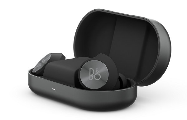  前不久刚刚携手 潮牌Berluti 伯尔鲁帝带来联名（BO 全新 Beoplay EQ 真无线耳机系列公布，两色可选）