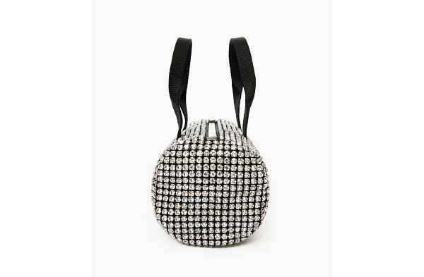 耀眼的闪钻装潮牌信息扮可谓奢华至极（Alexander Wang 全新 Cruiser 迷你包袋系列即将登场~）