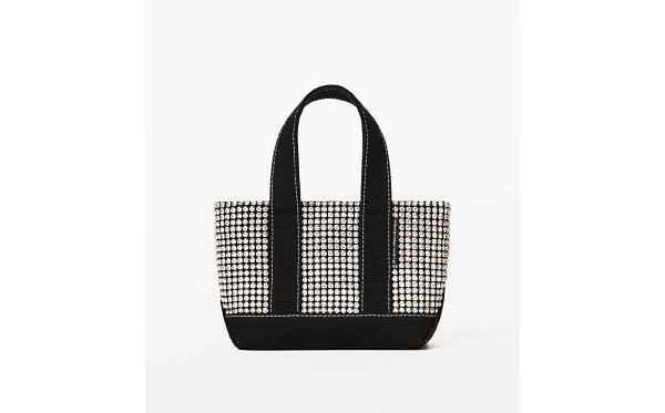 耀眼的闪钻装潮牌信息扮可谓奢华至极（Alexander Wang 全新 Cruiser 迷你包袋系列即将登场~）