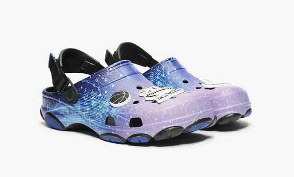  此番chaopai.comchaopai.com潮牌汇潮牌汇了解到（Crocs x《空中大灌篮 2》全新联名鞋款系列上架）