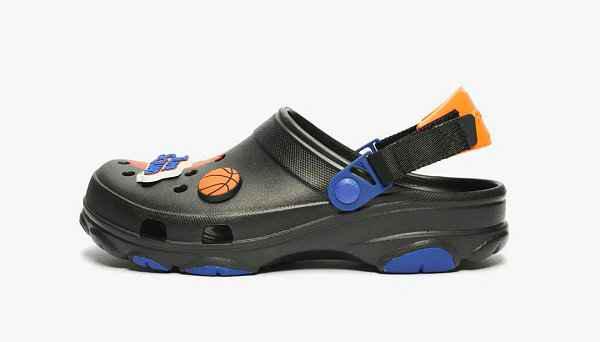  此番chaopai.comchaopai.com潮牌汇潮牌汇了解到（Crocs x《空中大灌篮 2》全新联名鞋款系列上架）