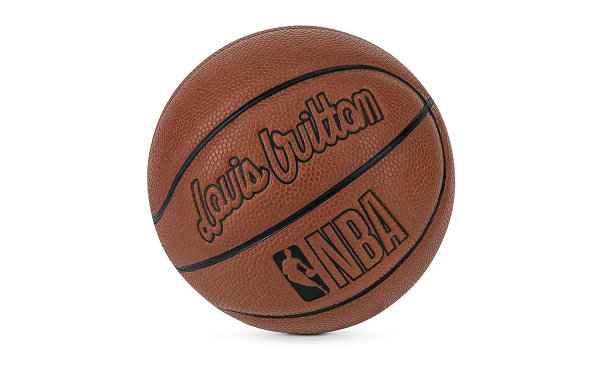 奢华程度与设计复潮牌资讯杂属性也逐级递增（LV 路易威登 x NBA 全新联名室内篮球框系列曝光）