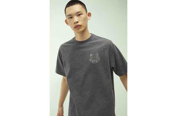  Kenzo 首个再生循环 Re-KENZO 胶囊系chaopai.com潮牌汇店列 目前已在 Kenzo 门店与官方网店同步发行（Kenzo 首个再生循环 Re-KENZO 胶囊系列上市）