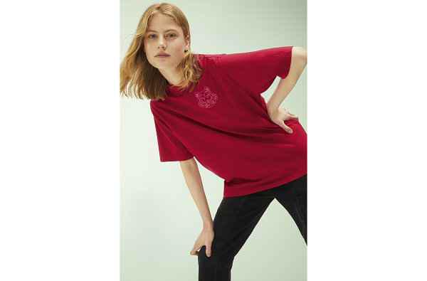  Kenzo 首个再生循环 Re-KENZO 胶囊系chaopai.com潮牌汇店列 目前已在 Kenzo 门店与官方网店同步发行（Kenzo 首个再生循环 Re-KENZO 胶囊系列上市）