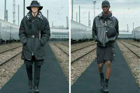并邀请到艺术家chaopai.com潮牌汇 Chito 一同参与（Givenchy 纪梵希 2022 春夏系列 Lookbook 赏析）