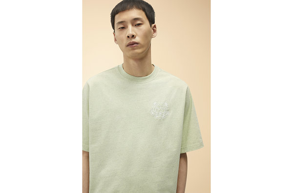 Kenzo 首个再生循环 Re-KENZO 胶囊系chaopai.com潮牌汇店列 目前已在 Kenzo 门店与官方网店同步发行（Kenzo 首个再生循环 Re-KENZO 胶囊系列上市）